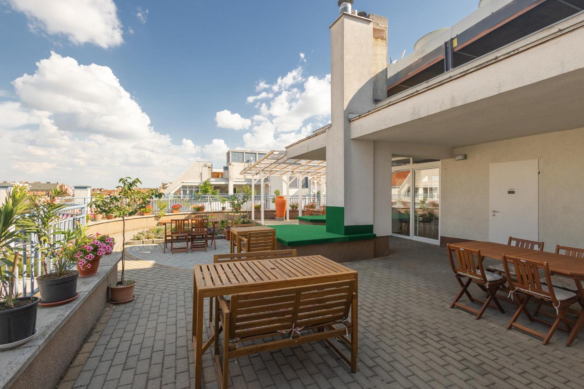 מלון Rooftop With Deep Garage 3*