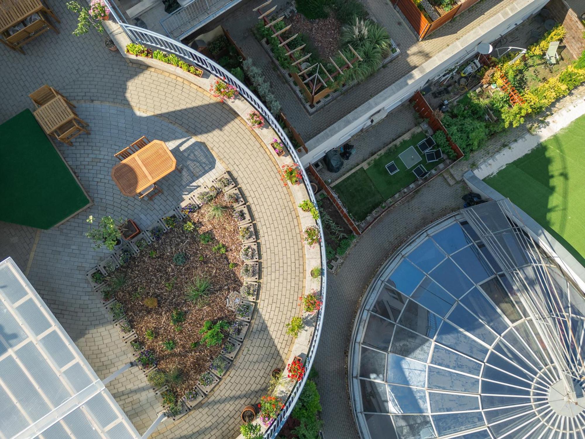 Готель Rooftop With Underground Parking 3*