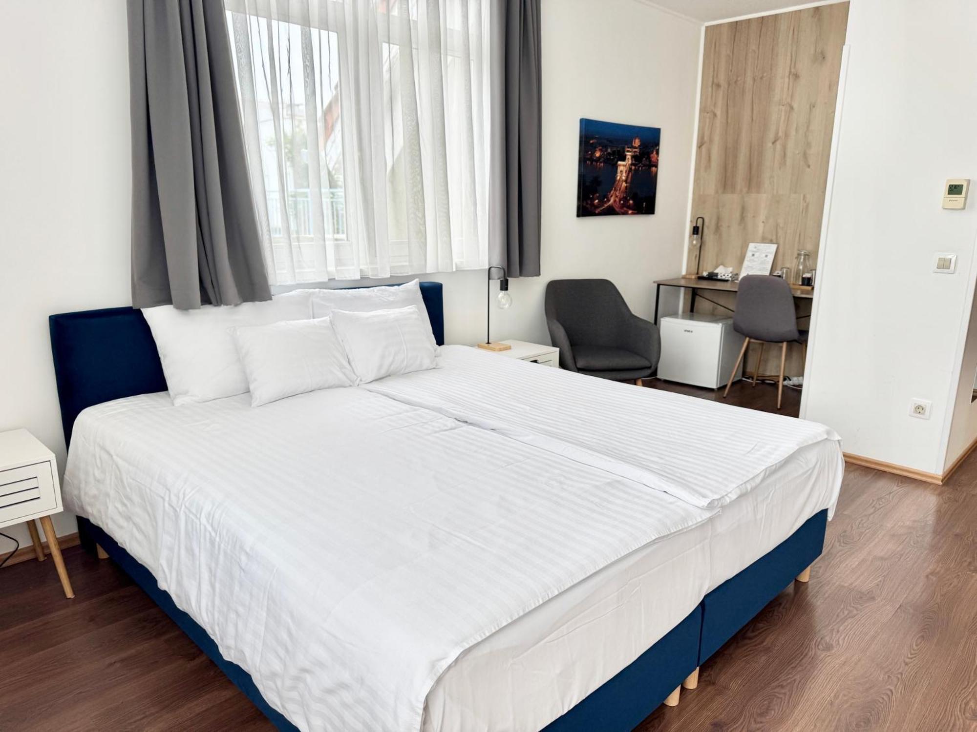Rooftop With Underground Parking Hotel Budapeszt