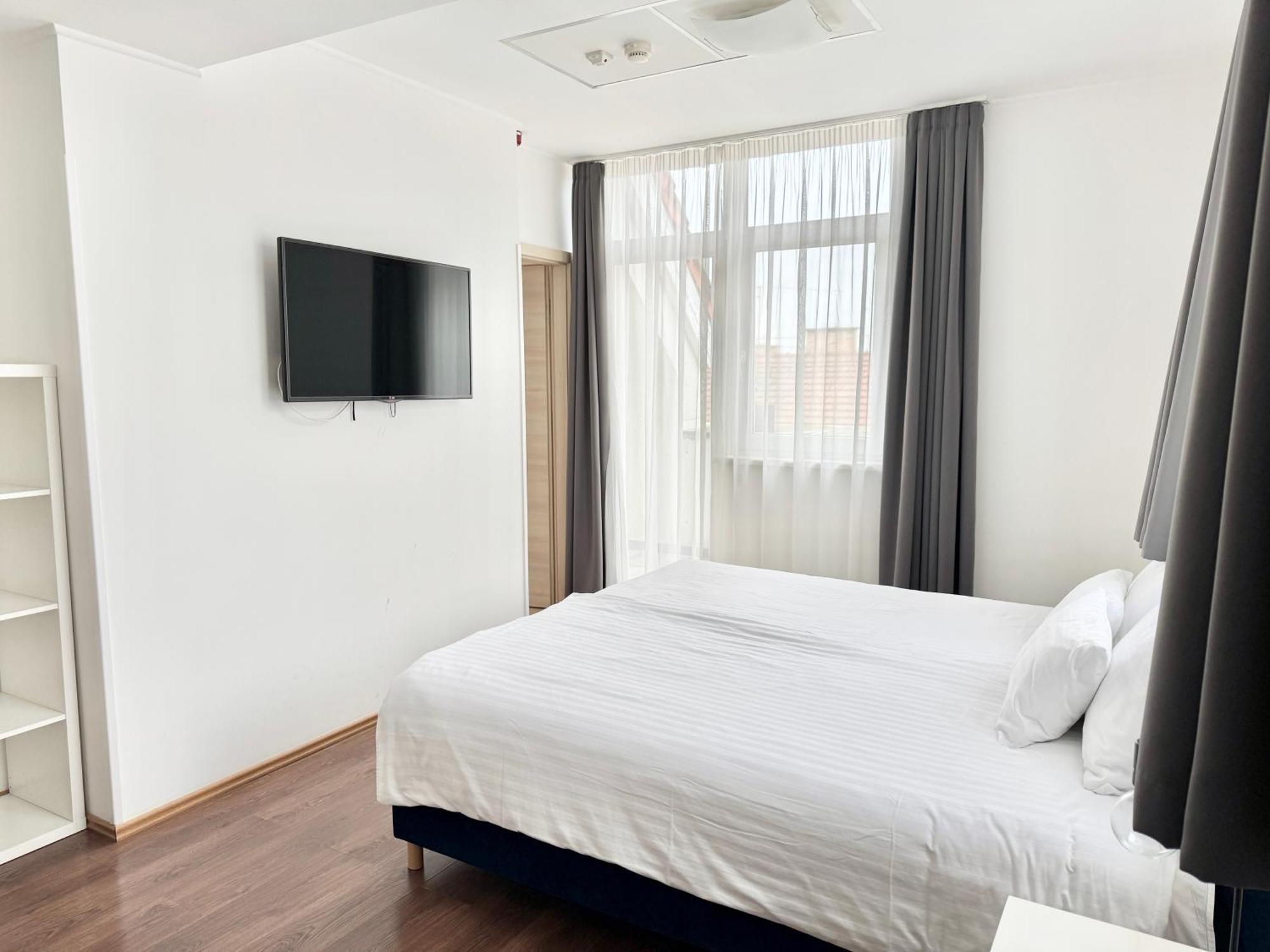 Готель Rooftop With Underground Parking 3*