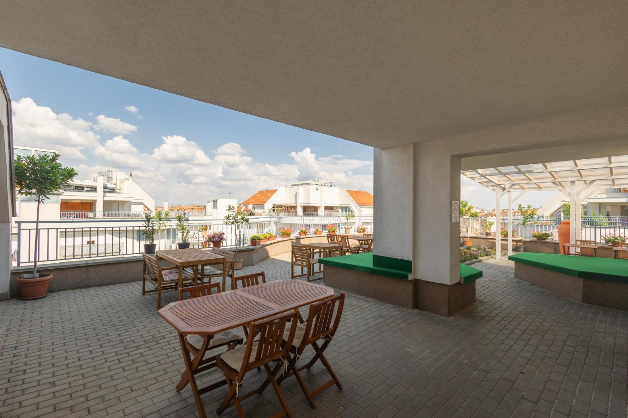 Rooftop With Underground Parking Hotel 3*