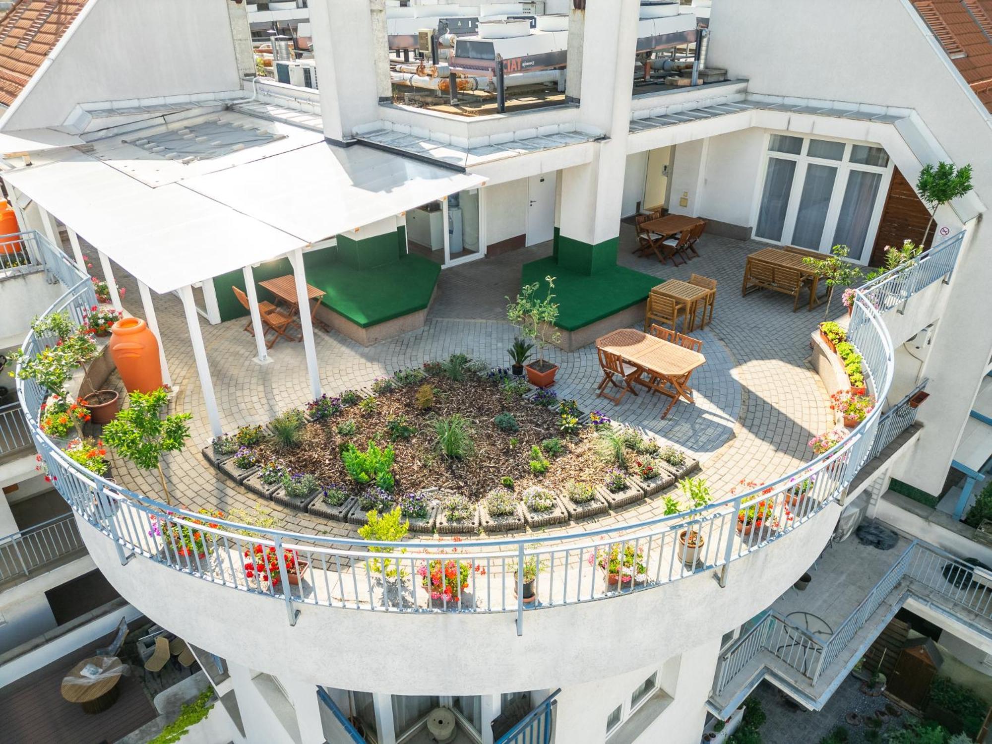 Hotel Rooftop With Underground Parking 3*