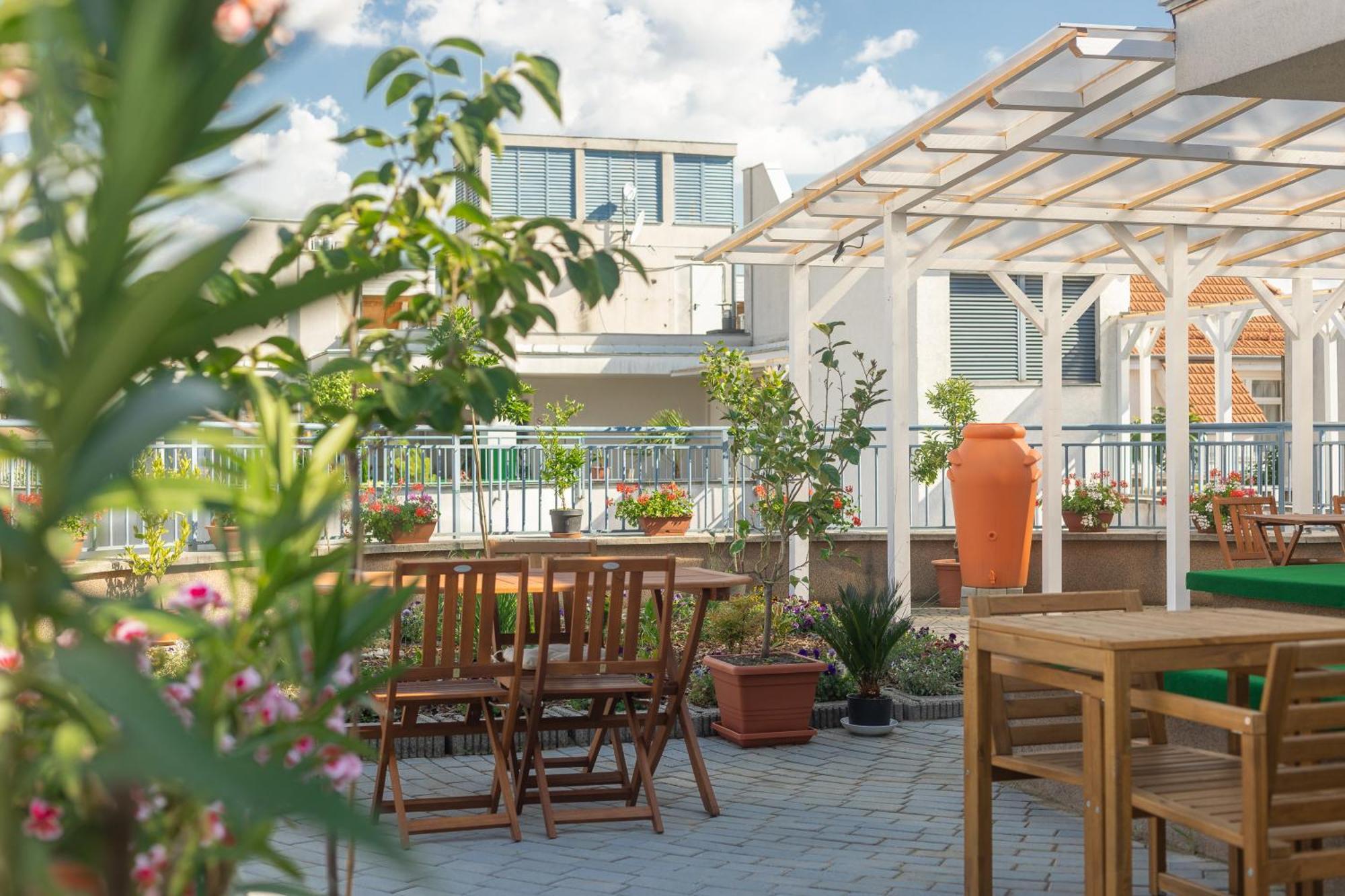 Hotel Rooftop With Underground Parking 3*