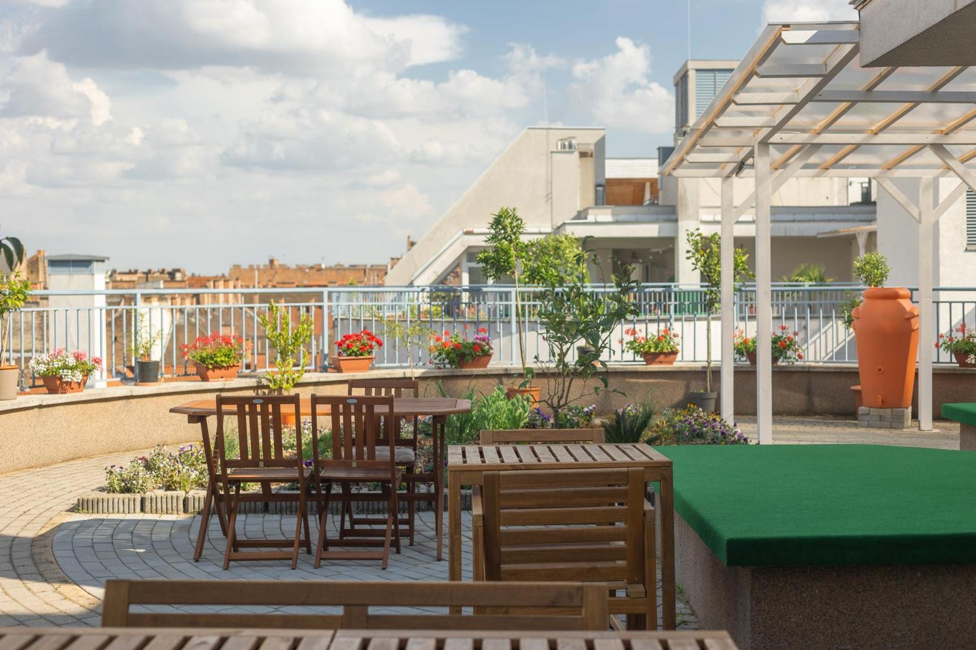 Rooftop With Underground Parking 3*